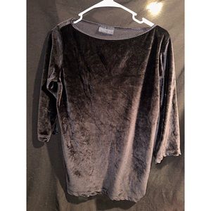 Herman Guest Black Velvet Solid Butterfly Top Mid-Sleeved Blouse